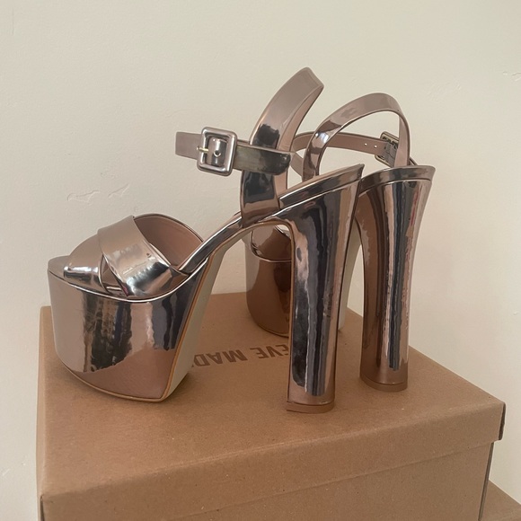 Steve Madden Vaida 6” patent platform pumps, metallic gold - Picture 4 of 7